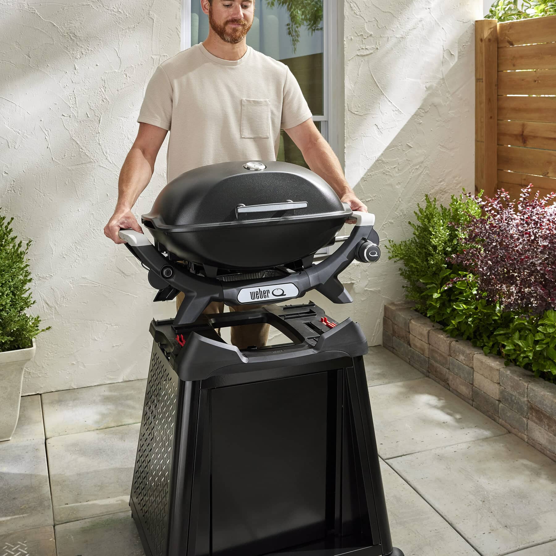 Q 2200N Gas Barbecue with Side Tables and Premium Cart (1501102