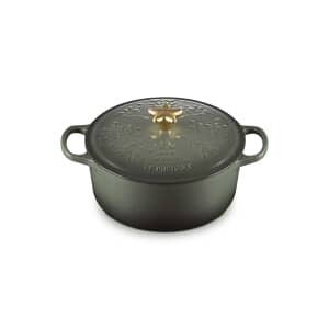 Le Creuset Signature Cast Iron 24cm Christmas Noel Round Casserole Thyme