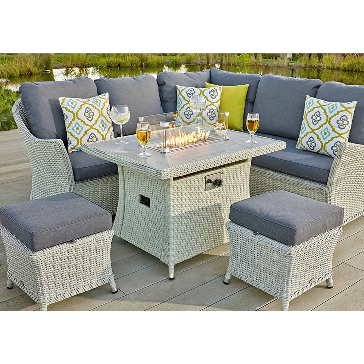 Bramblecrest monterey modular casual best sale dining set