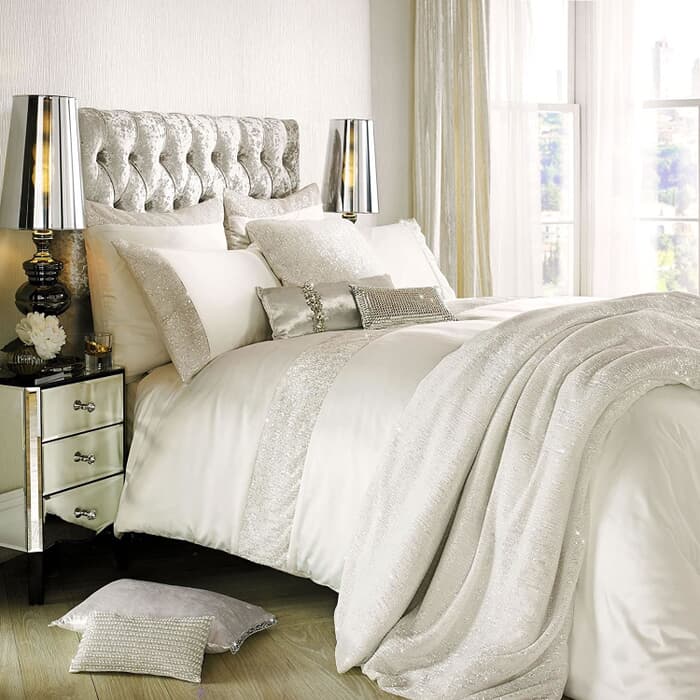 Kylie at Home Astor Oyster large