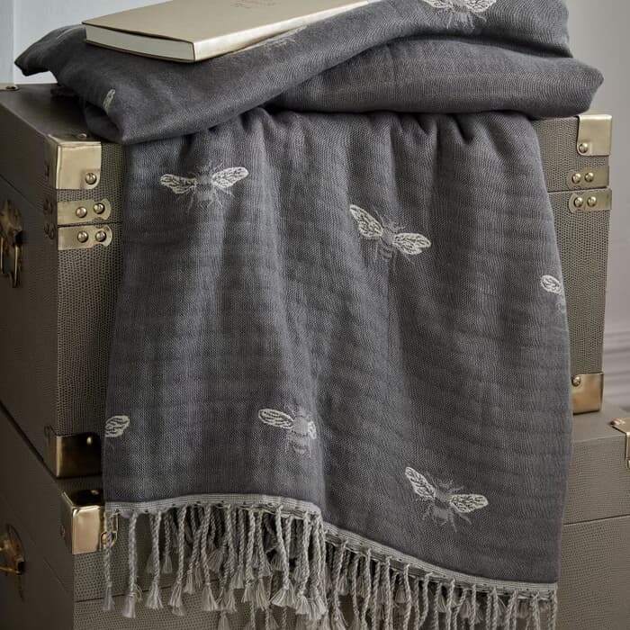 Sophie Allport Bees Throw large