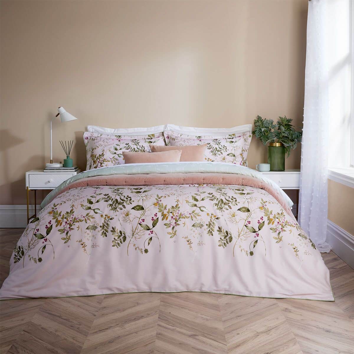 Christy Botanica Claret large