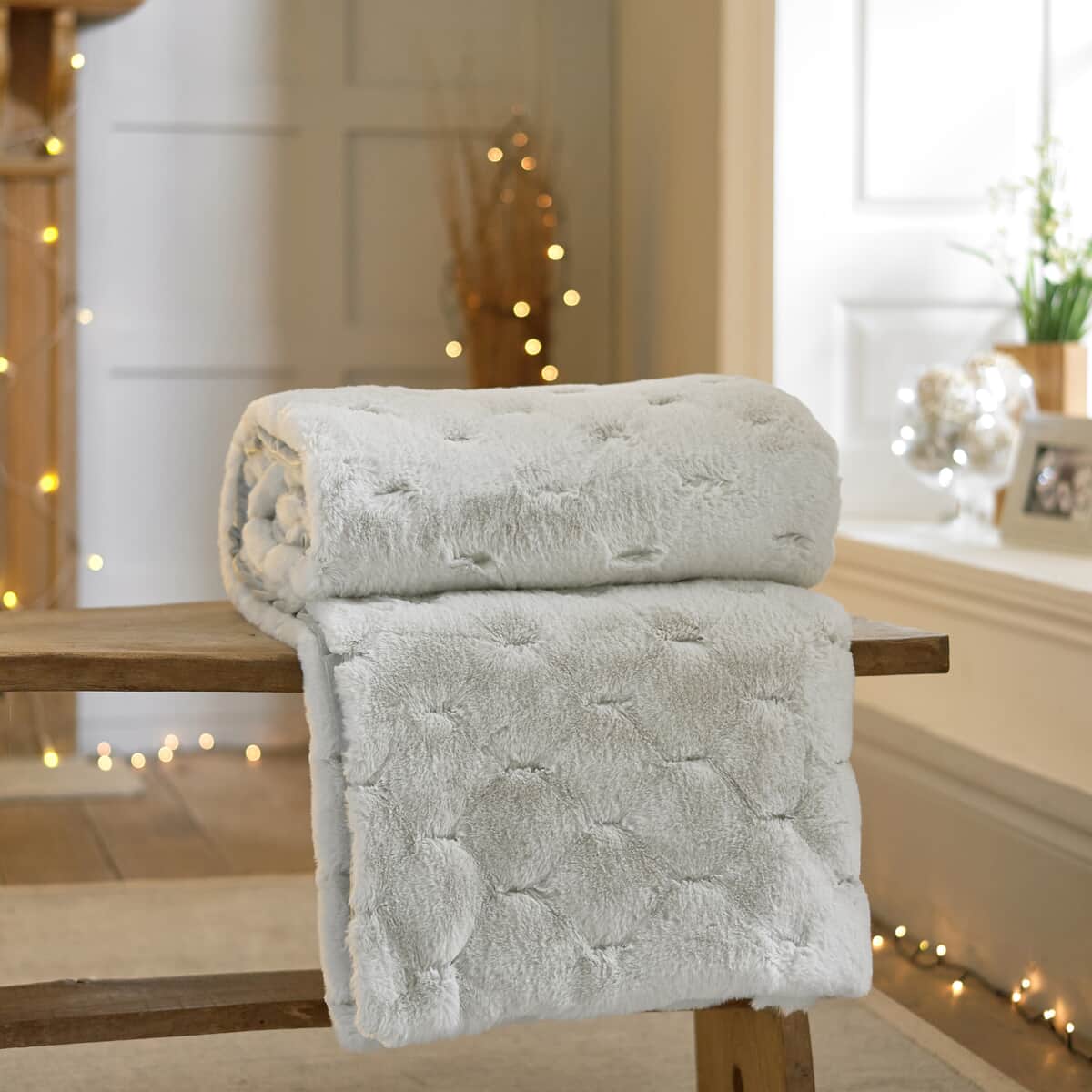 Deyongs Dakota Faux Fur Throw Silver large