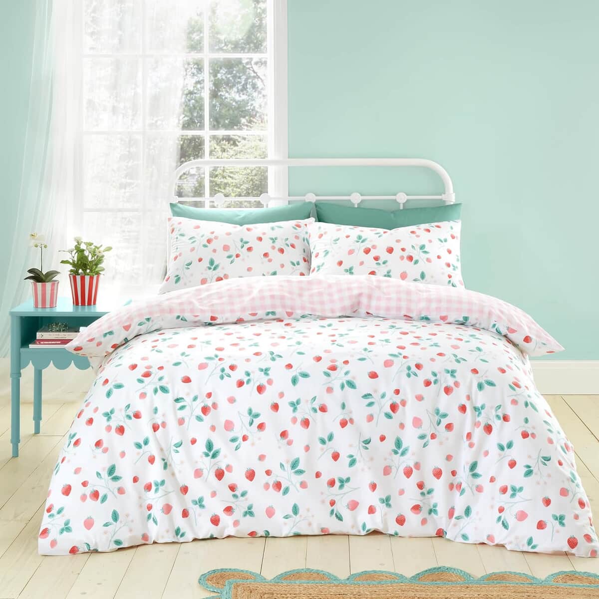 Catherine Lansfield Strawberry Garden White/Red large
