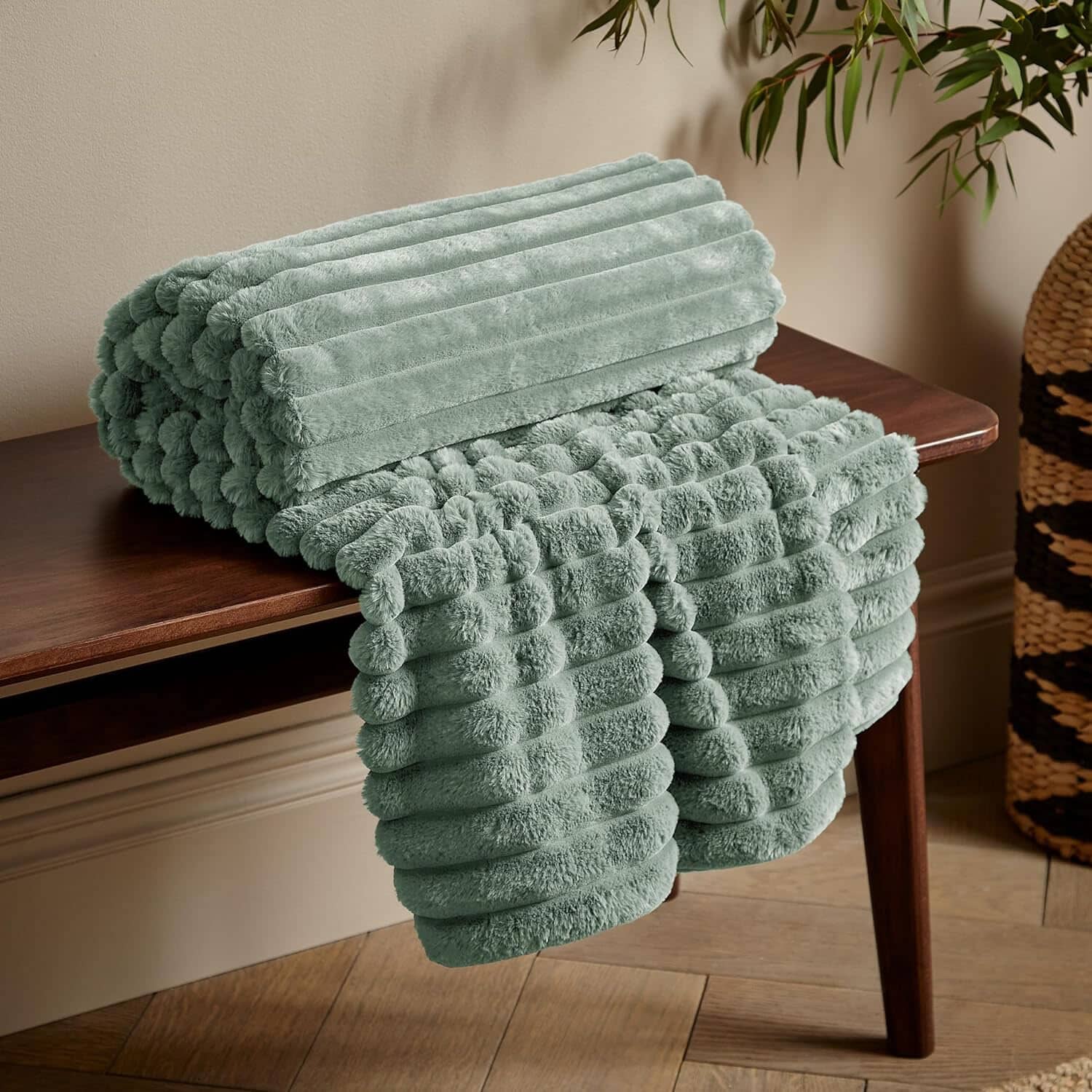Cosy Ribbed Throw Green