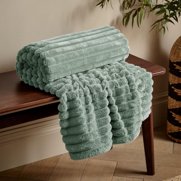 Catherine Lansfield Cosy Ribbed Throw Green large