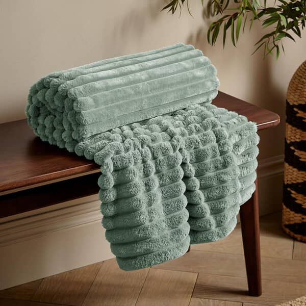 Cosy Ribbed Throw Green