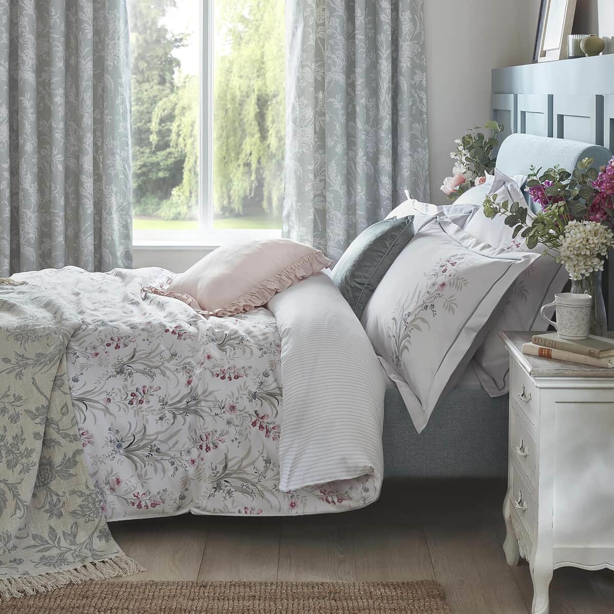 Laura Ashley Mosedale Posy Soft Natural large
