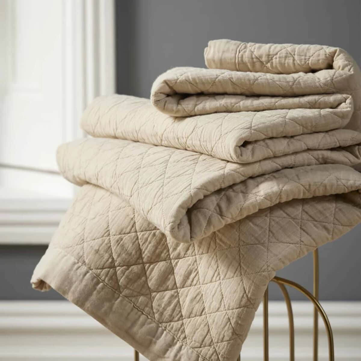 Christy Porto Throw Biscuit large