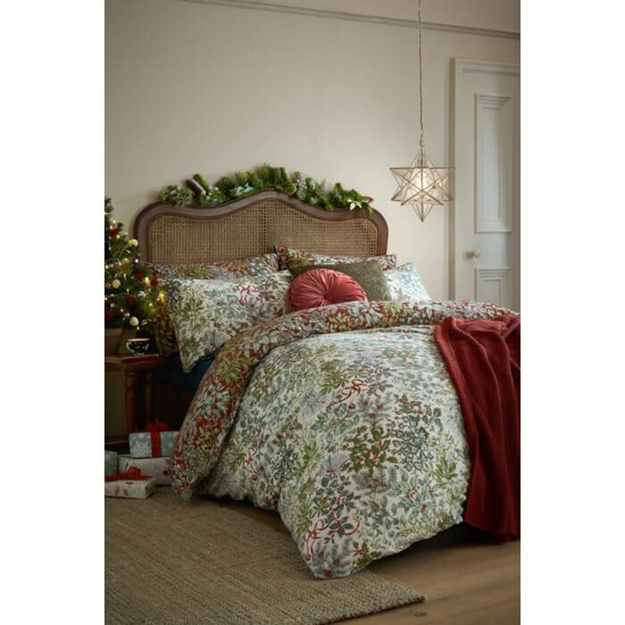 Laura Ashley Crossdale Christmas Berries Fest large