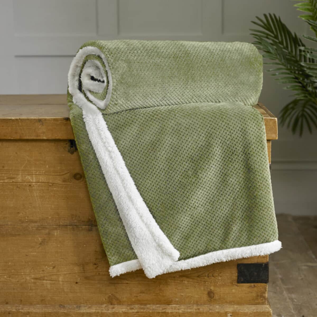 Deyongs Penzance Throw Apple large