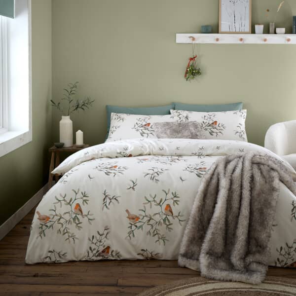 Brushed Mistletoe Robins