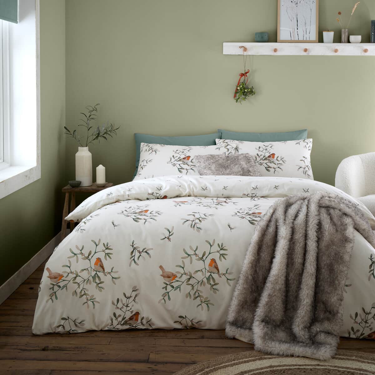 Catherine Lansfield Brushed Mistletoe Robins large