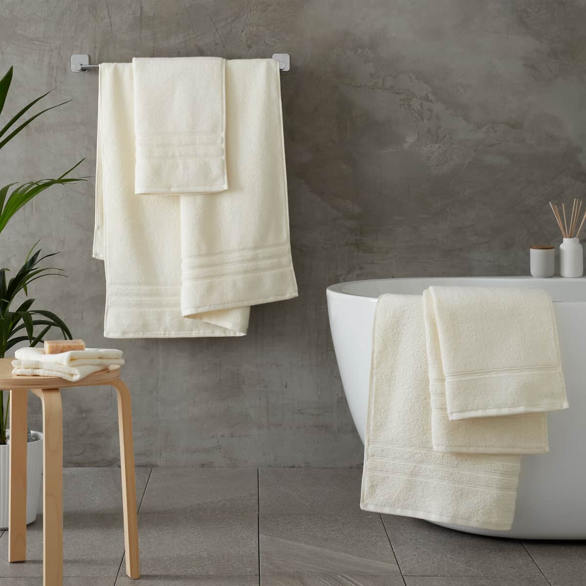 Catherine Lansfield Zero Twist Towels Cream large