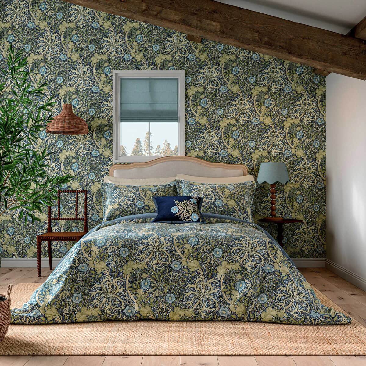 William Morris Morris Seaweed in Cobalt and Thyme large