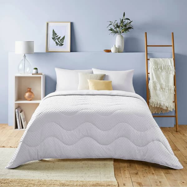 Tufted Dots Polar White