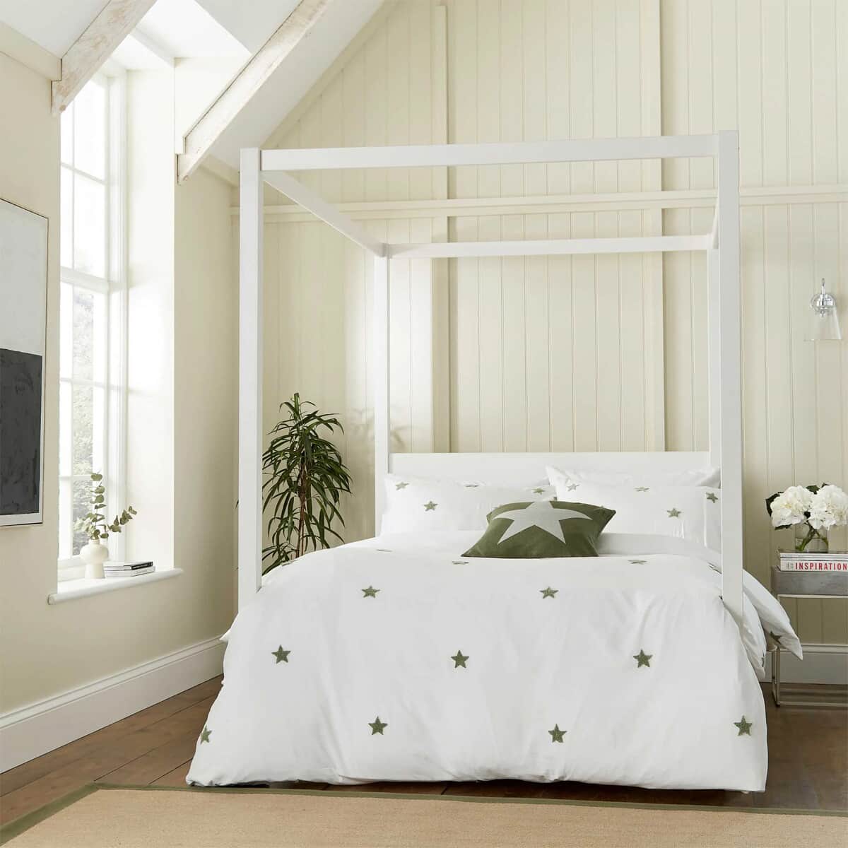 Helena Springfield Tufted Star in Green  large