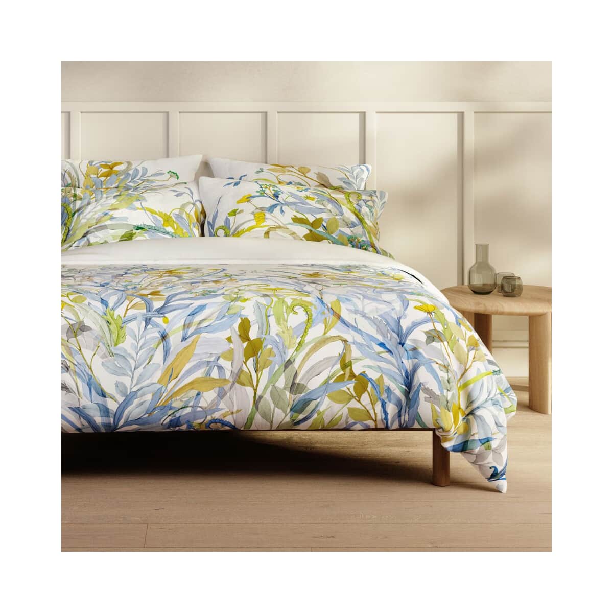 Sheridan Eves White large