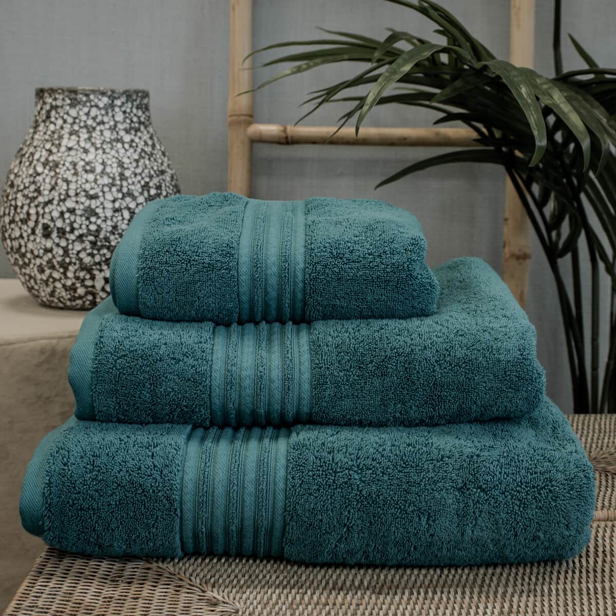 Vantona Luxe Towels 700GSM Teal large