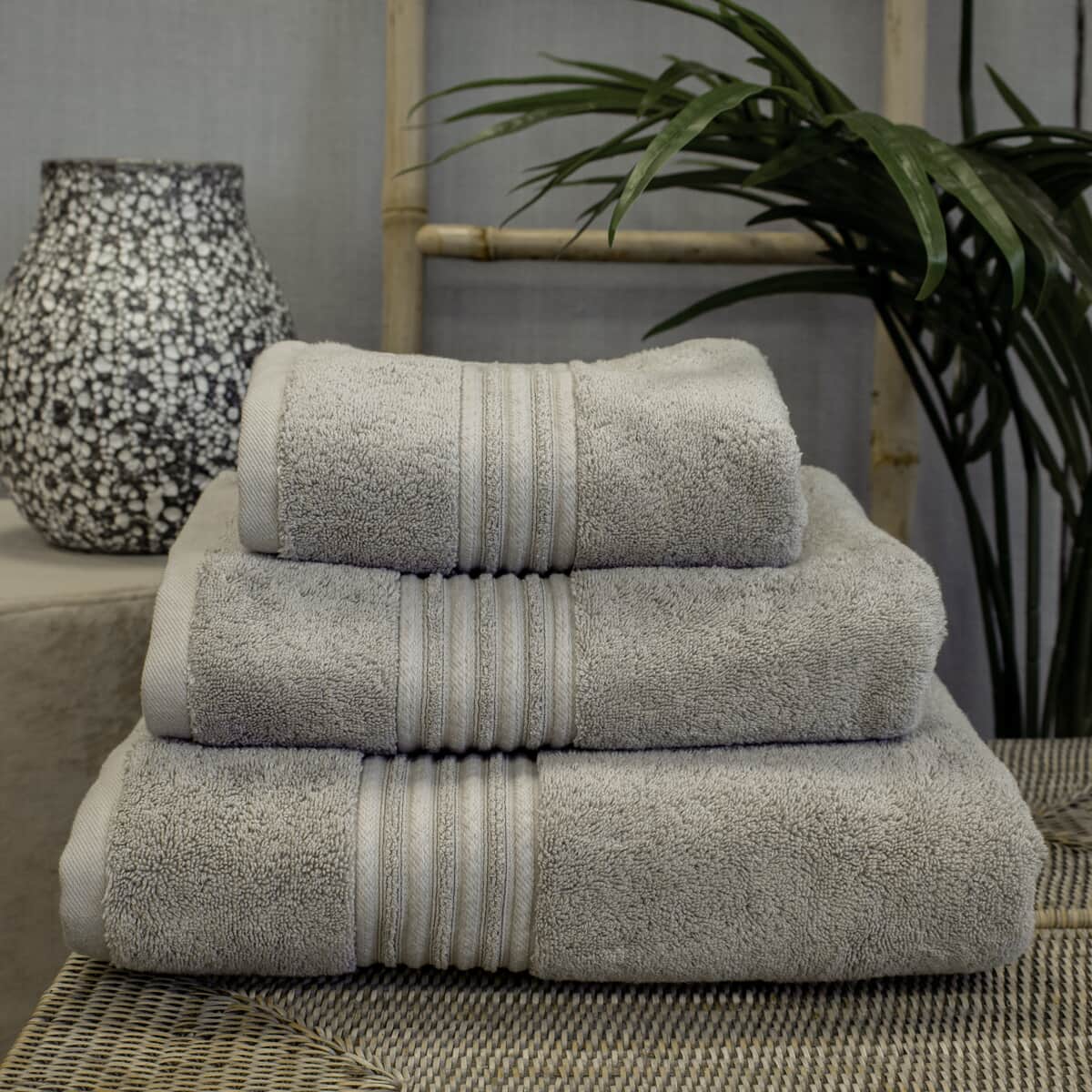 Vantona Luxe Towels 700GSM Grey large