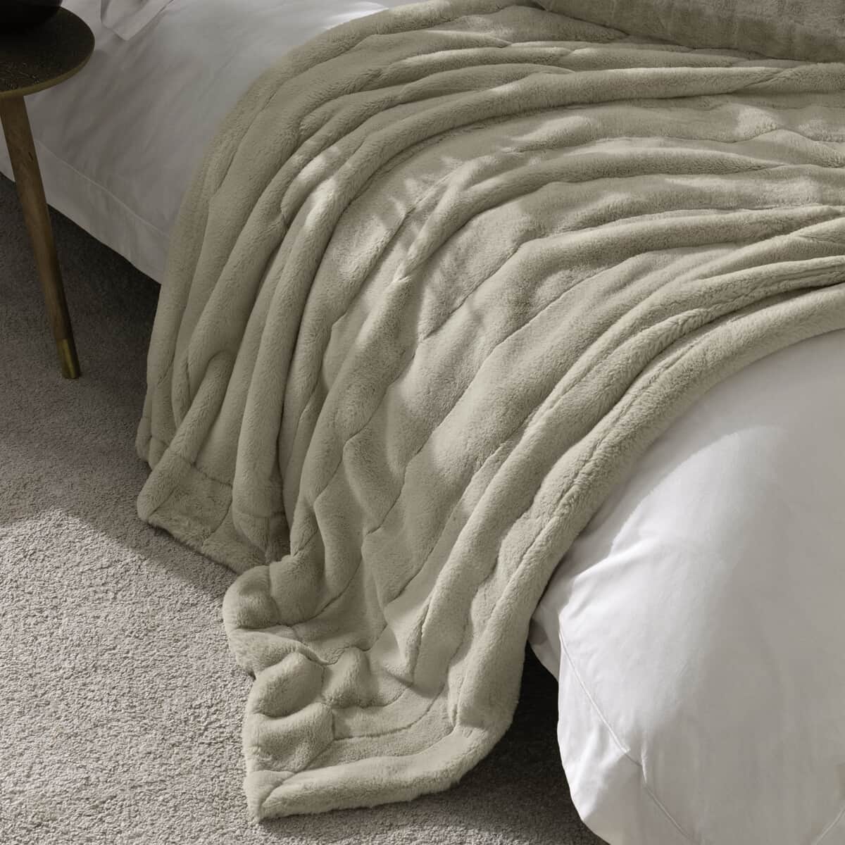 Paoletti Empress Faux Fur Throw Oatmeal large