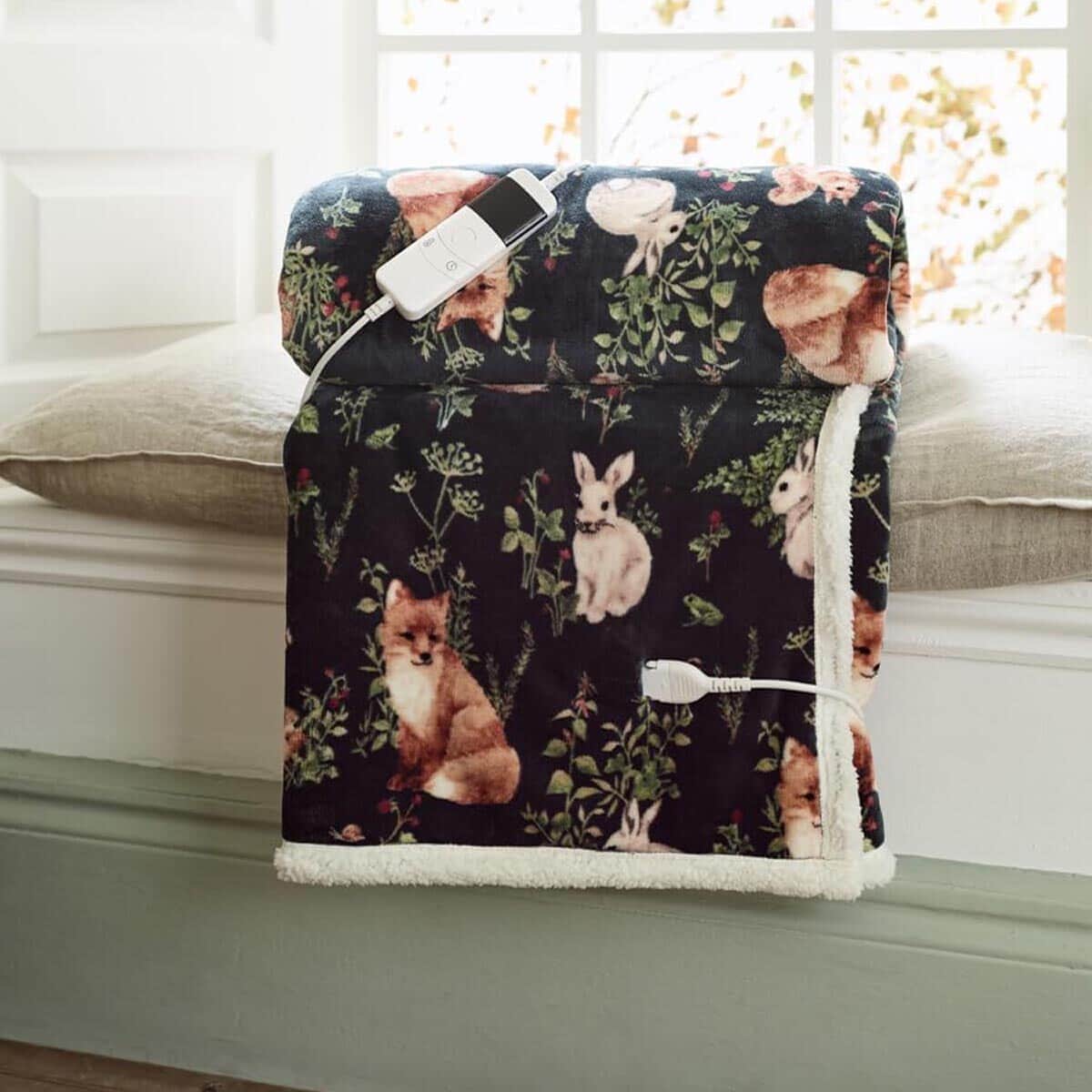 Deyongs Heated Throw Woodland Wildlife large