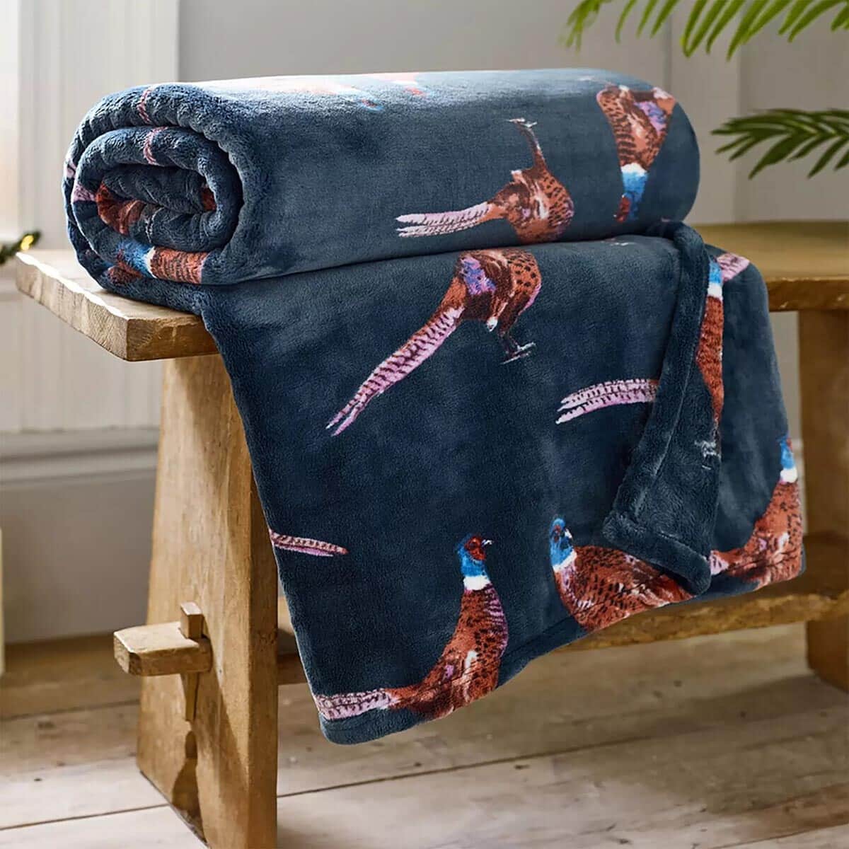 Lyndon Company Pheasant Throw Navy large