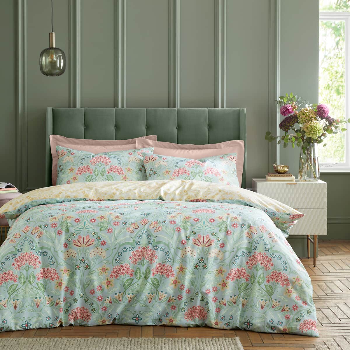 RHS Art Deco Hydrangea Soft Green large