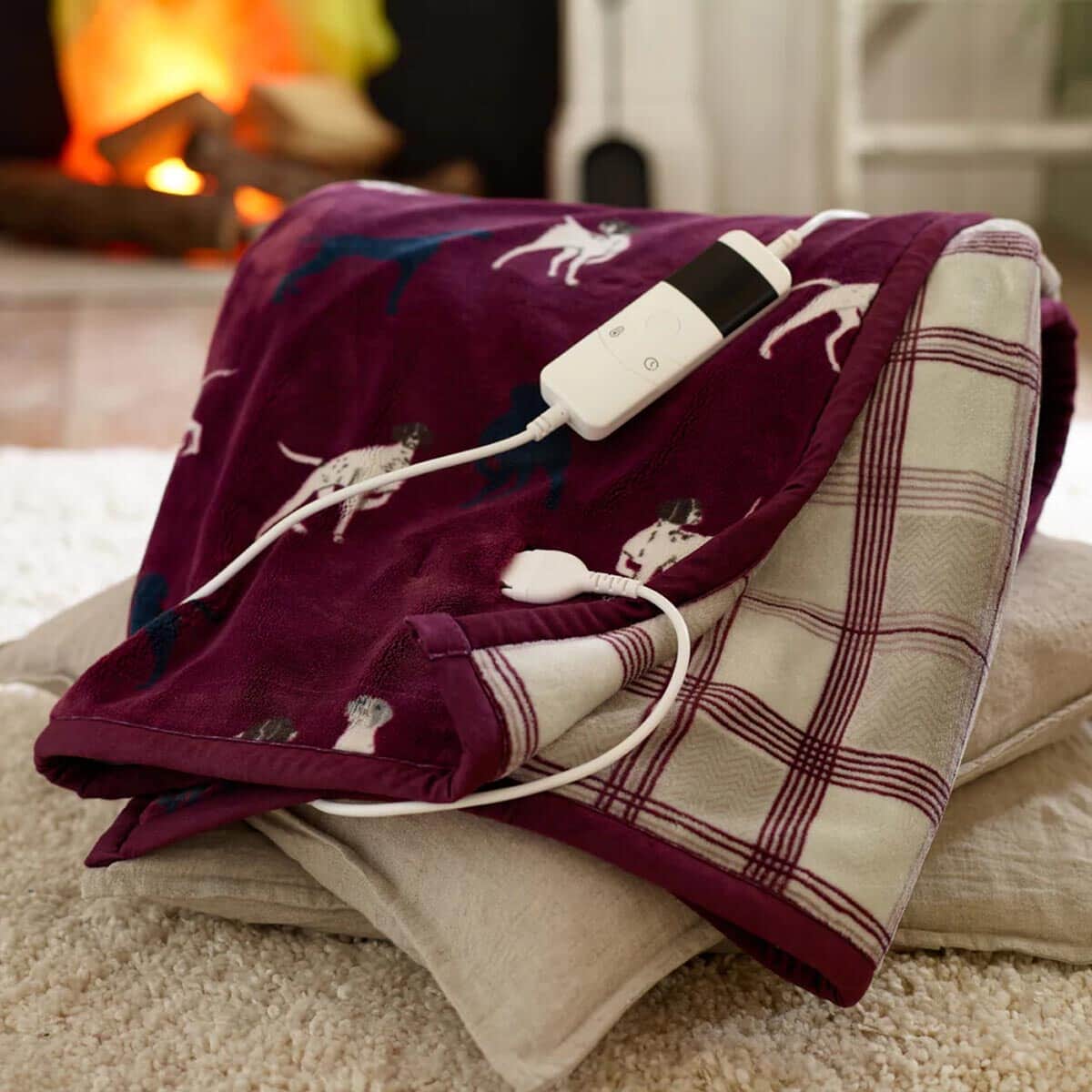 Lyndon Company Hounds Sherpa Heated Throw large