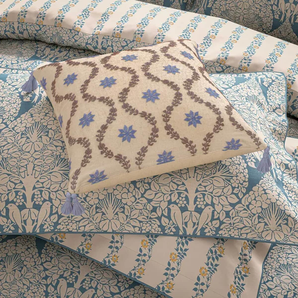 V & A Onslow Trellis Cushion large