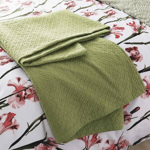 T Quilted Throw Green