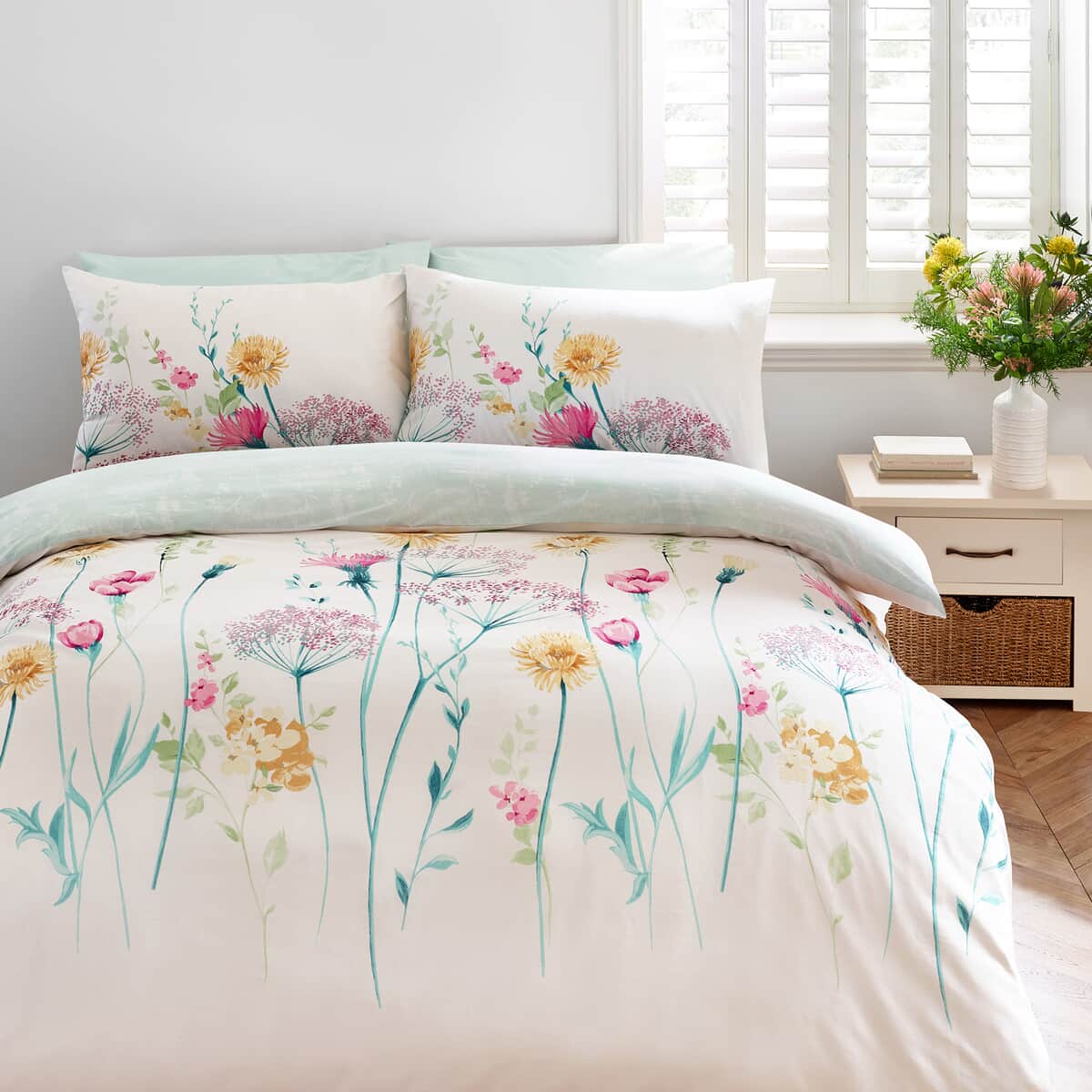 Catherine Lansfield Meadowsweet Floral Bright large