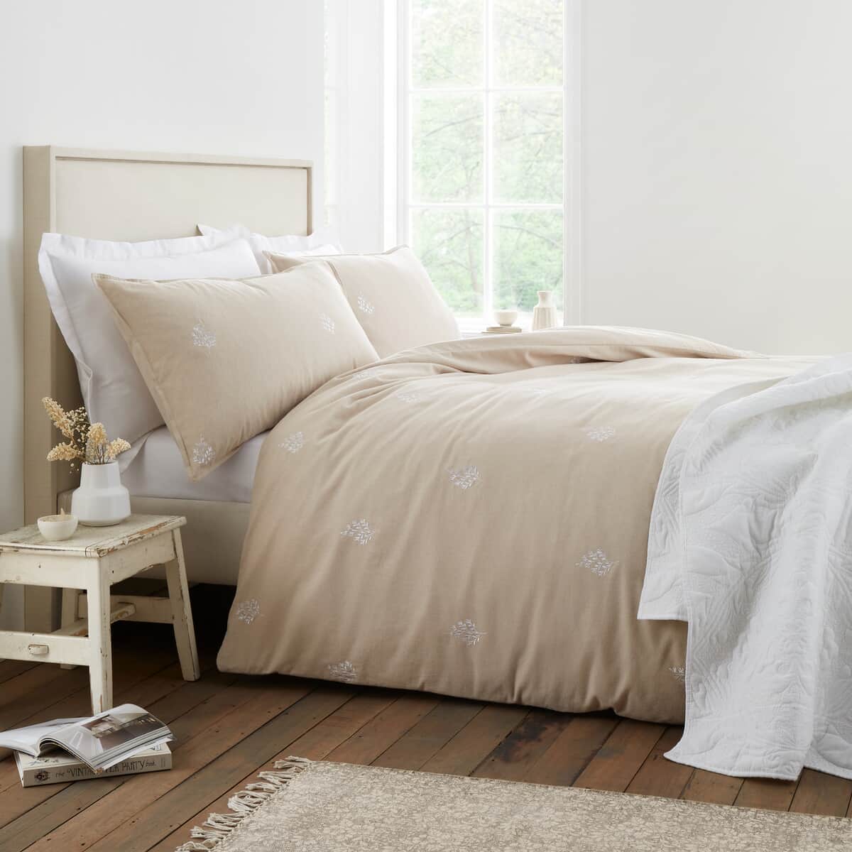 Bianca Brushed Embroidery Leaf Natural large